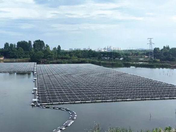 全球足跡 | 運(yùn)行2年，陽(yáng)光能源打造水面光伏電站的“克萊因藍(lán)”樣本